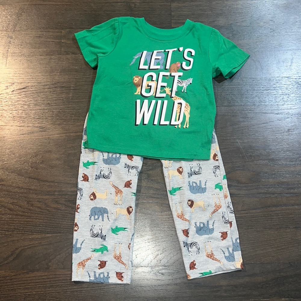 Boys Carter's 2-piece safari animals “Let’s Get Wild”pajama set size 5T